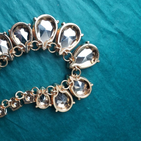 2/20$ Gorgeous champagne color sparkly necklace - Picture 7 of 7